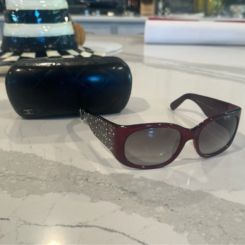 πCHANEL SWAROVSKI SUNGLASSES WITH CRYSTAL - Picture 1 of 10